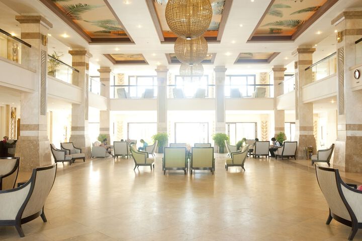 Entrance & Lobby