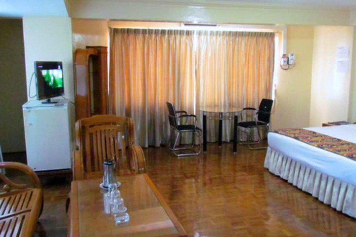 Room 12 of 26