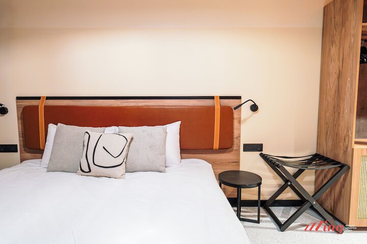 Room 2 of 38