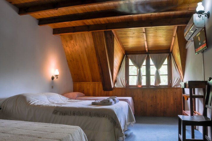 Room 9 of 28