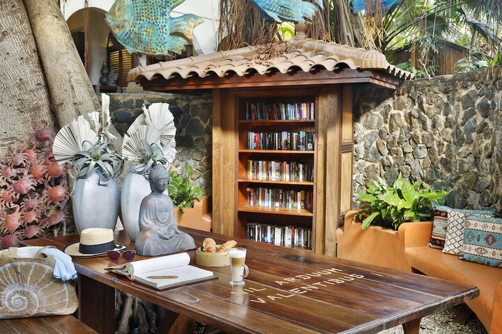 Concierge desk