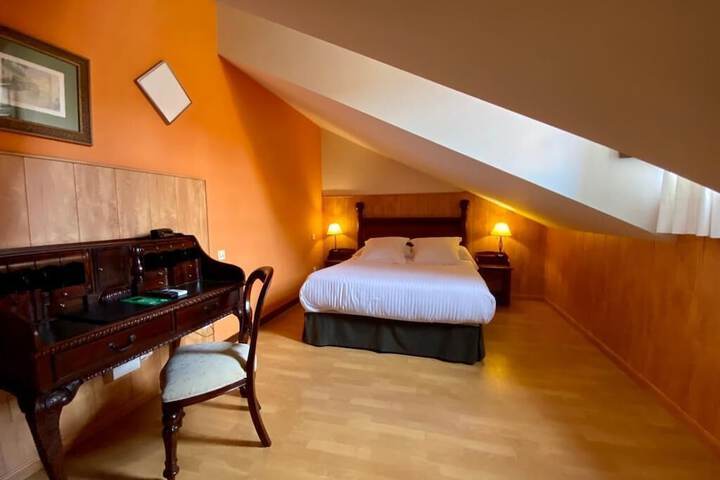 Room 8 of 32