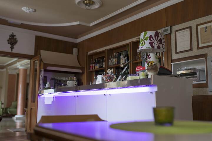Lounge 56 of 83
