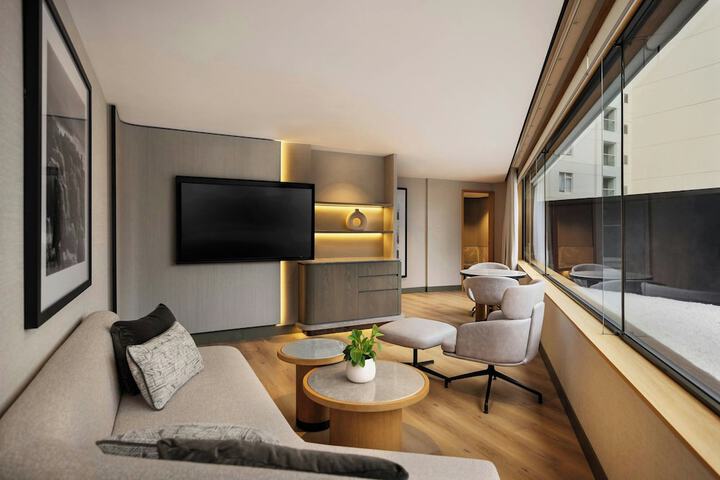 Room 18 of 107
