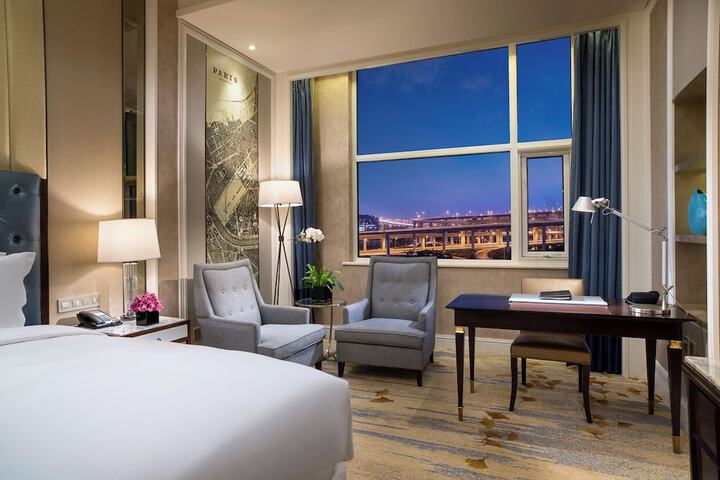 Room 40 of 152