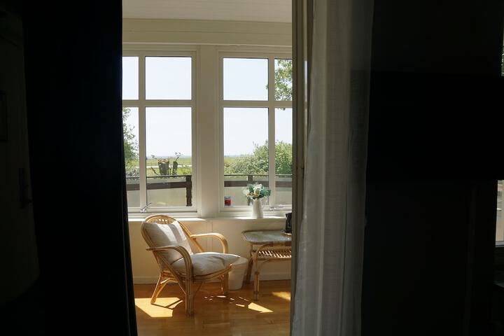 Room 35 of 102