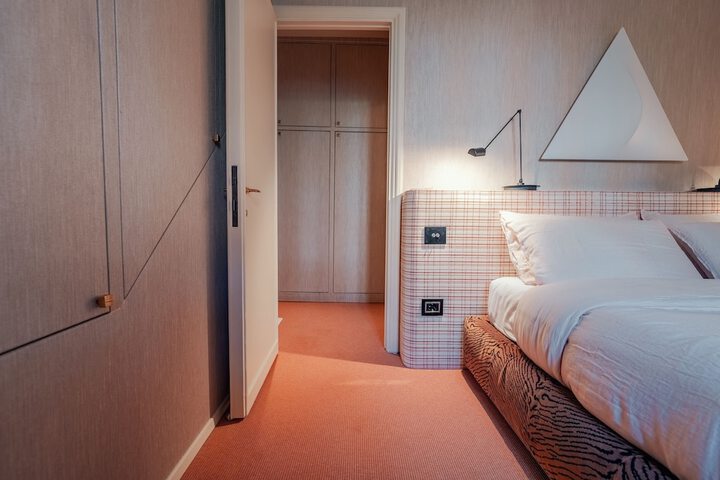 Room 4 of 63