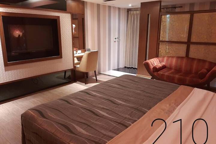 Room 8 of 39