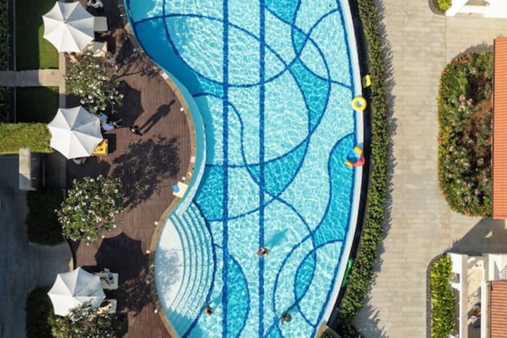Pool 44 of 130