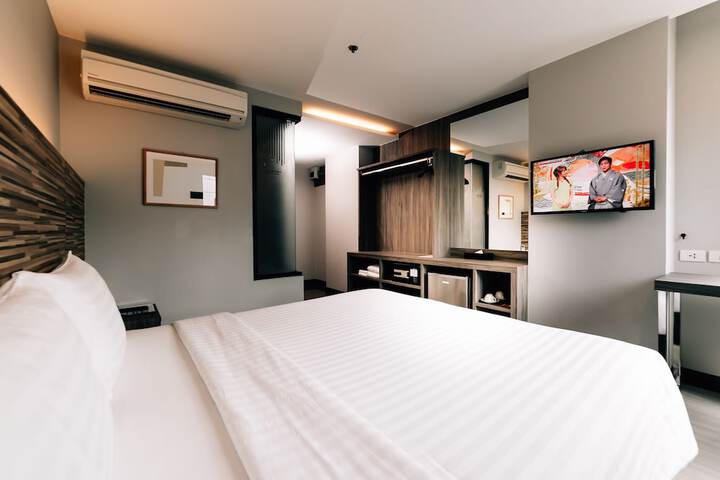 Room 11 of 38