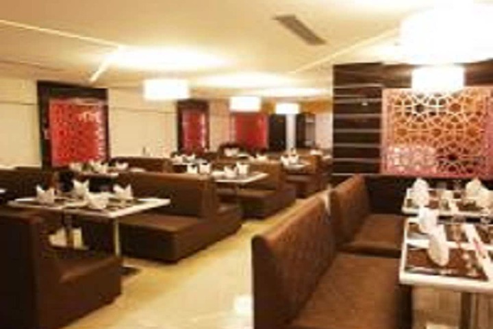 Dining 8 of 14