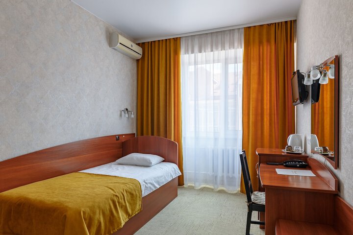 Room 21 of 32