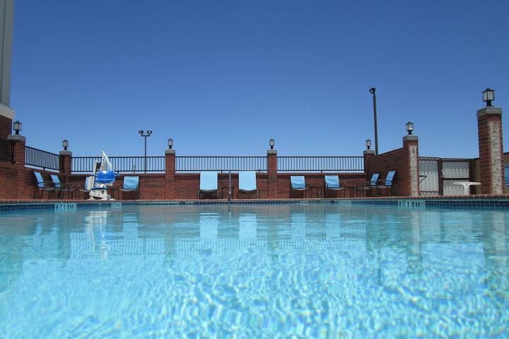 Pool 13 of 28