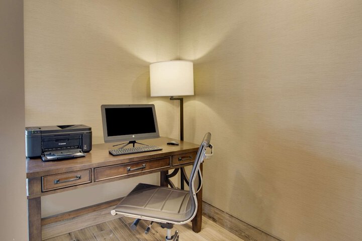 Business Center 33 of 36