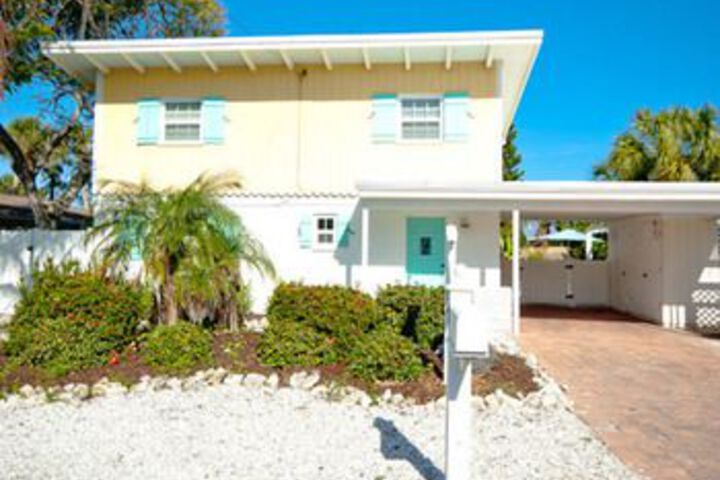 CAPTAINS HOUSE in Holmes Beach, FL