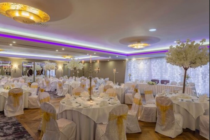 Ballroom/Hall 33 of 44
