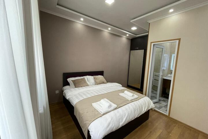 Room 11 of 27