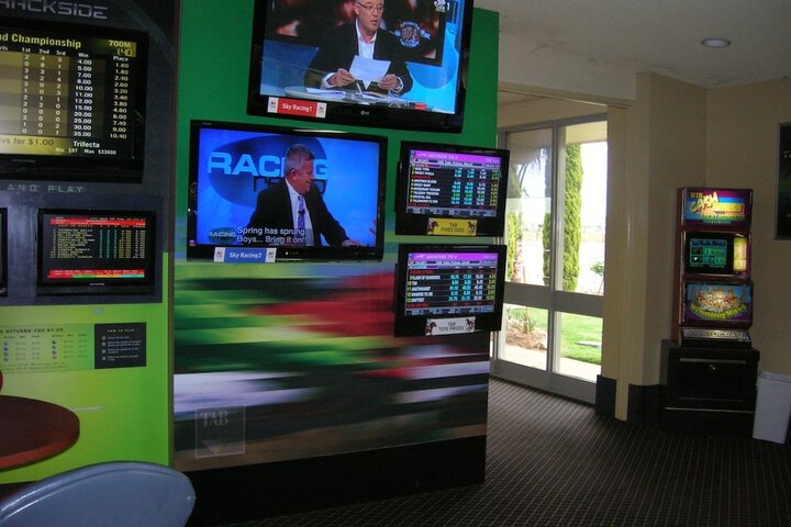 Lounge 17 of 20