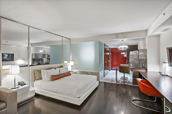 Room 4 of 484