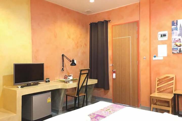 Room 5 of 38
