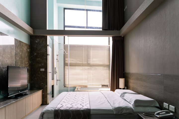 Room 16 of 60