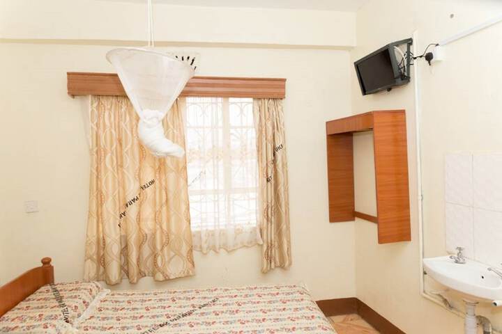 Room 6 of 15