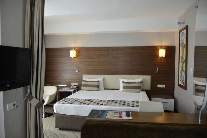 Room 3 of 47