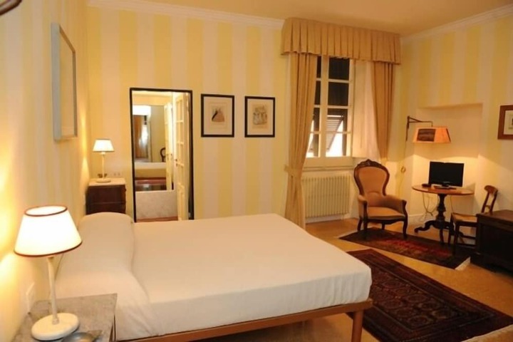Room 8 of 65