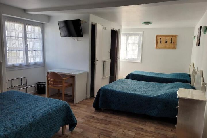 Room 2 of 8