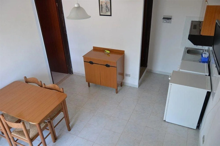 Room 2 of 9