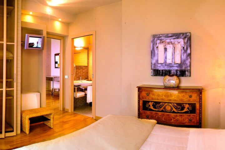 Room 5 of 7