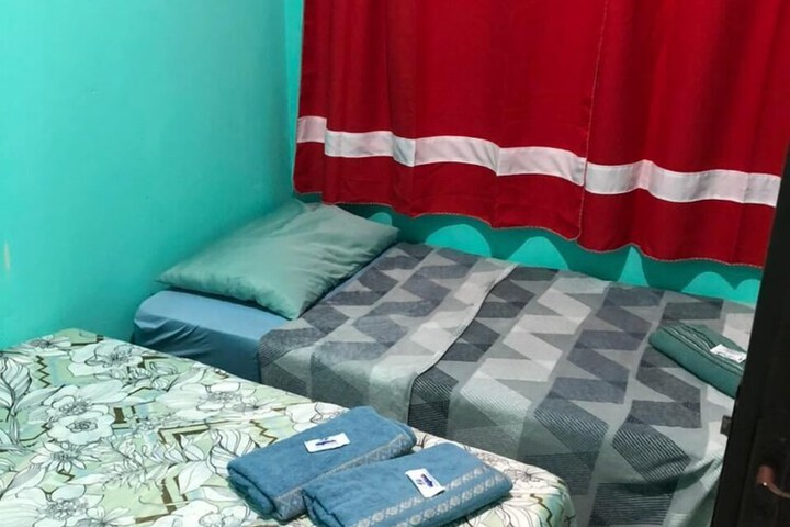 Room 5 of 10