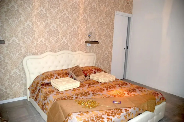 Room 2 of 11