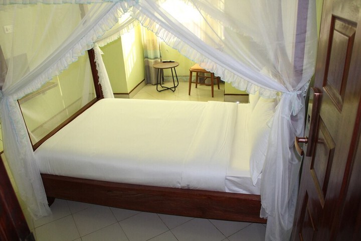 Room 4 of 42