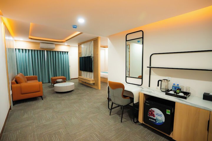 Room 12 of 25