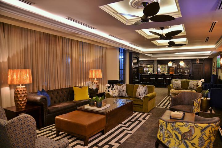 Entrance & Lobby