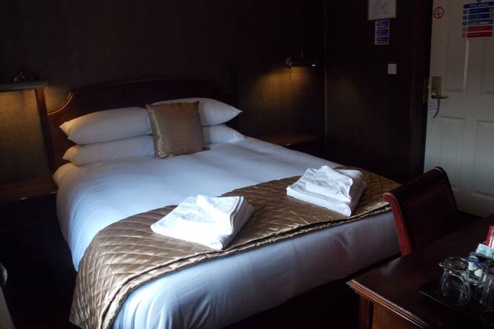 Room 5 of 37