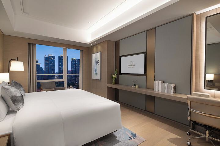 Room 15 of 48