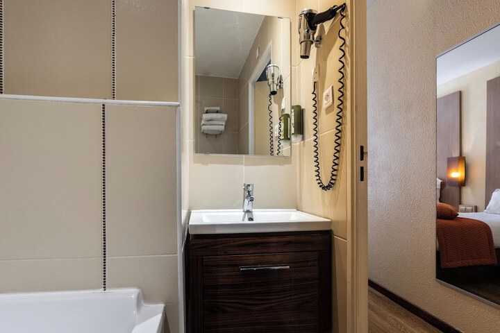 Room 40 of 61
