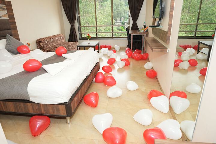 Room 4 of 6
