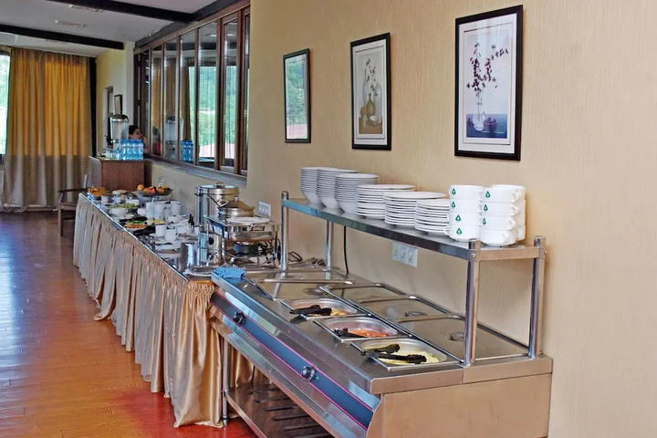 Dining 11 of 12