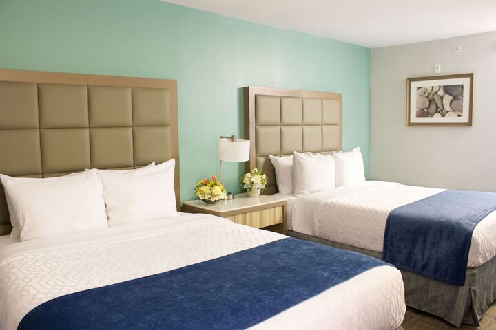 2 Queen Beds (3 of 6)