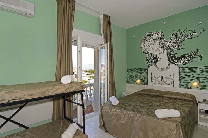 Room 15 of 60