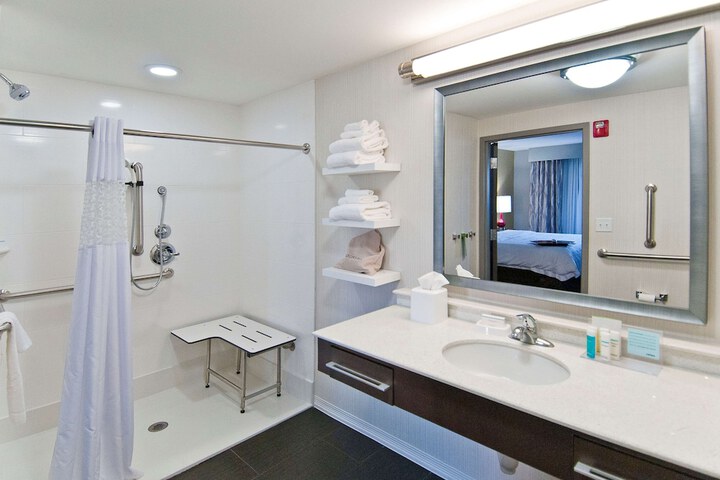 1 King Mobility Hearing Accessible with Tub (1 of 11)