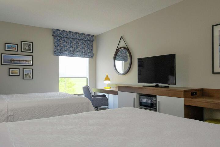 2 Queen Beds (5 of 24)