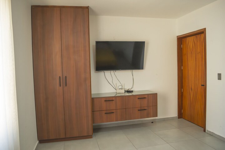 Room 6 of 13