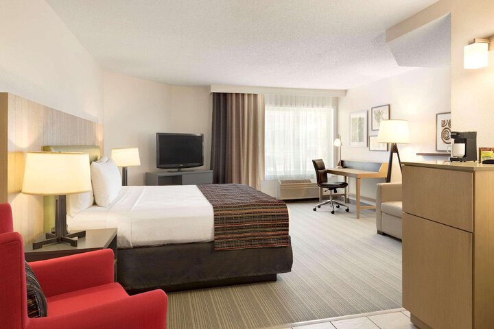 1 King Bed (8 of 9)