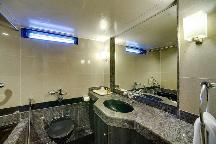Room 14 of 18