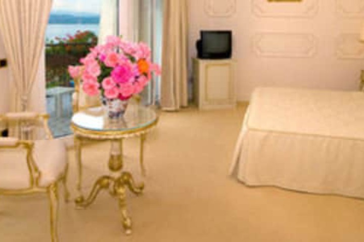 Room 10 of 62