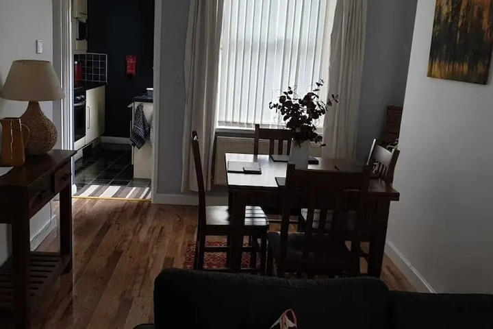Room 5 of 10
